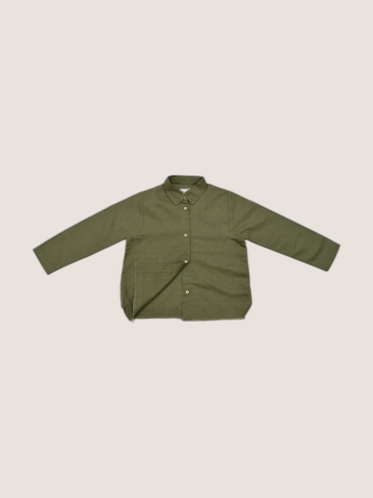 Camicia Capri manica lunga Verde khaki e militare still life front di Farway Milano - _AND3671-vertical-beige-centrato-zoom.jpg
