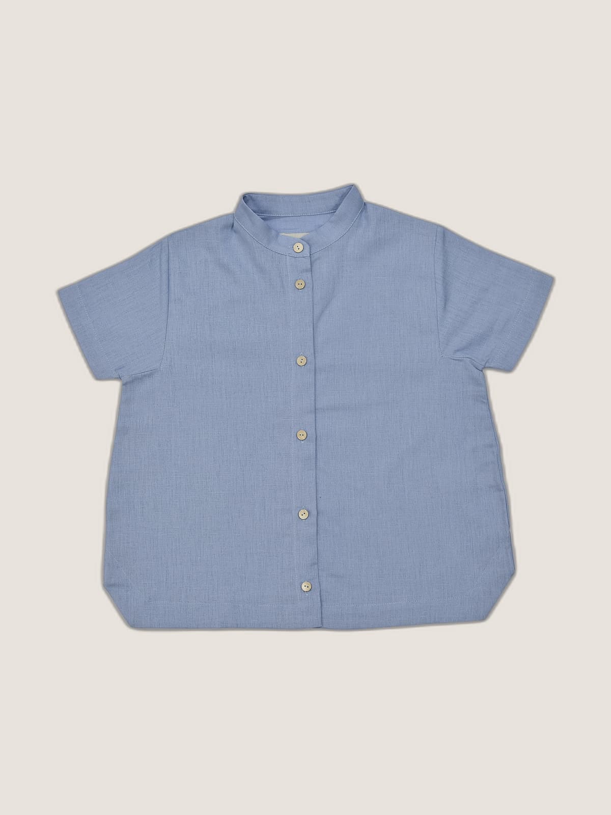 Camicia alla Coreana in Lino Azzurro polvere e denim still life front di Farway Milano - _AND3684-vertical-beige-centrato-zoom.jpg