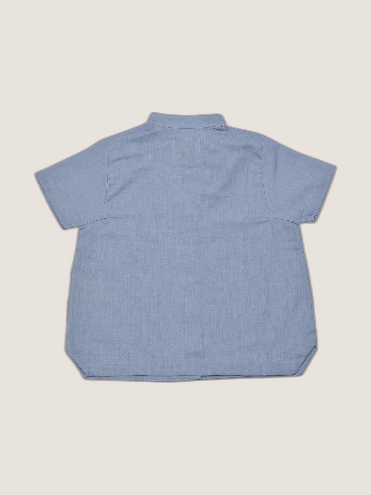 Camicia alla Coreana in Lino Azzurro polvere e denim still life retro di Farway Milano - _AND3685-vertical-beige-centrato-zoom.jpg