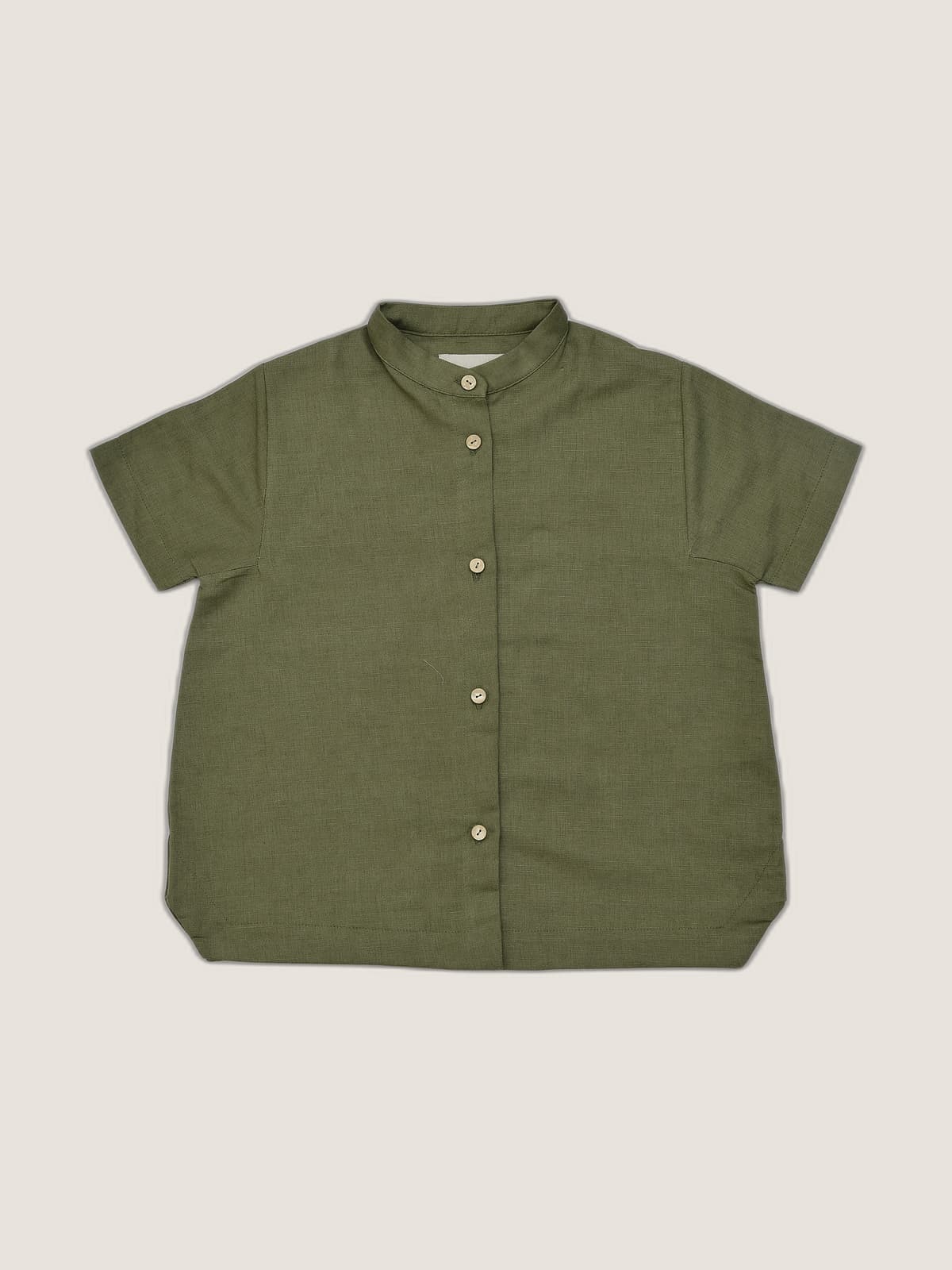Camicia alla Coreana in Lino Verde khaki e militare still life front di Farway Milano - _AND3686-vertical-beige-centrato-zoom.jpg
