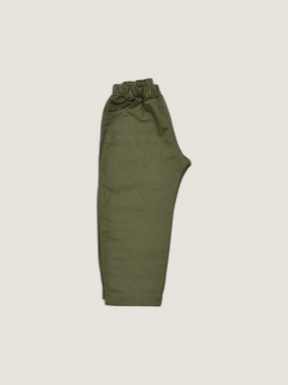 Pantalone Capri Verde khaki e militare still life dettaglio di Farway Milano - _AND3696-vertical-beige-centrato-zoom.jpg