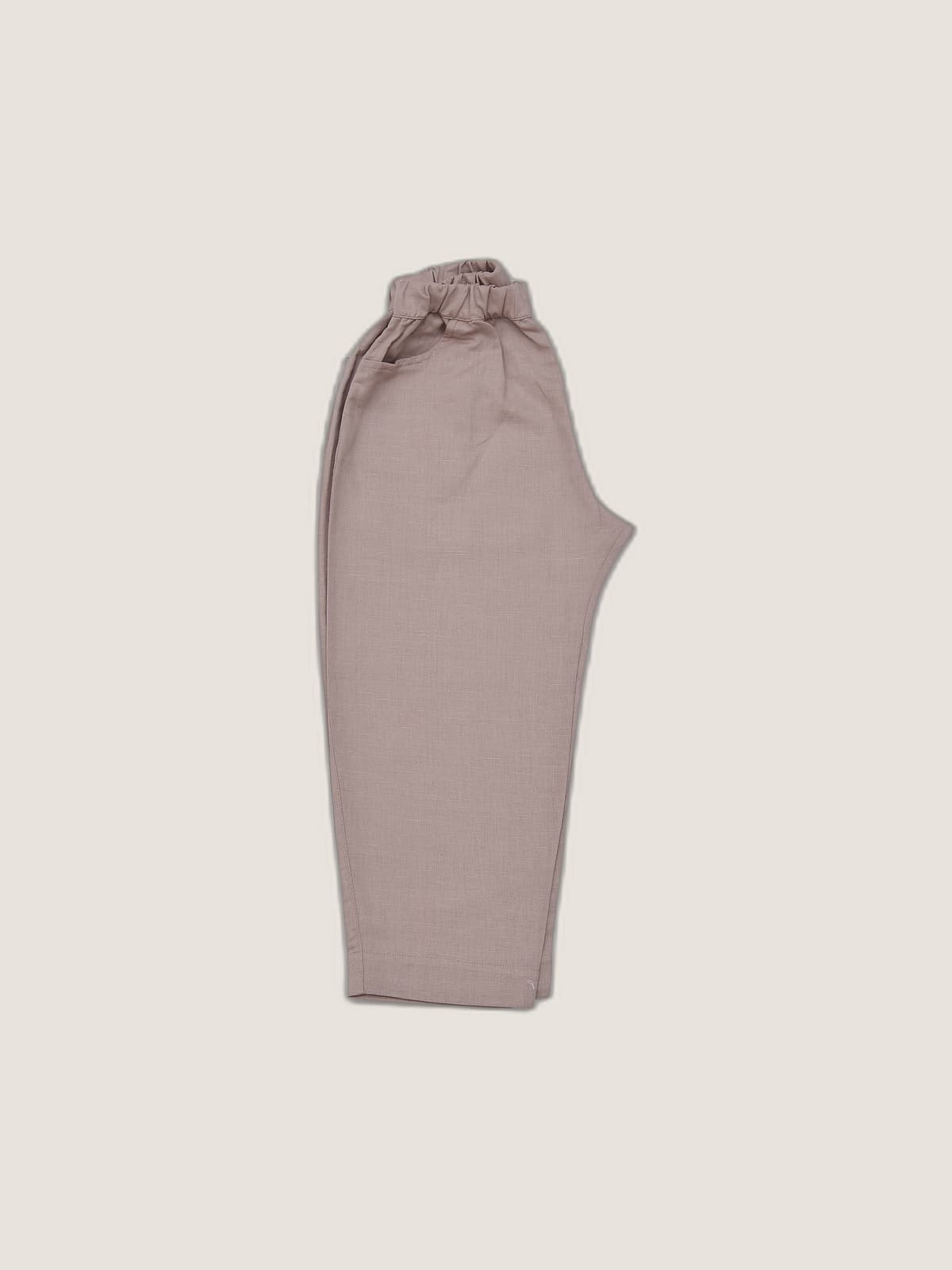 Pantalone Capri Rosa cipria e nude still life lato di Farway Milano - _AND3697-vertical-beige-centrato-zoom.jpg