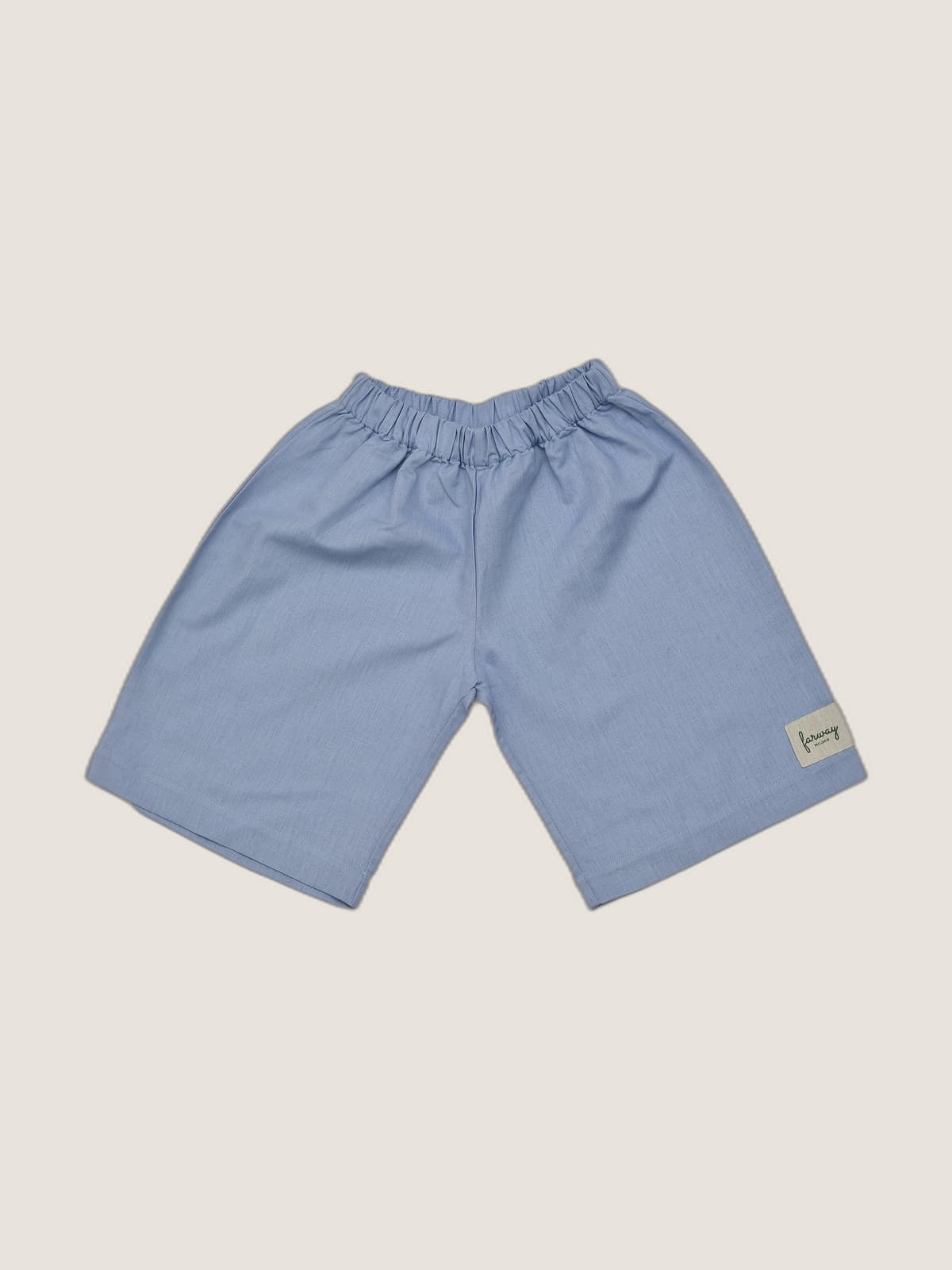 Pantaloncino Capri Celeste lino e polvere still life front di Farway Milano - _AND3725-vertical-beige-centrato-zoom.jpg