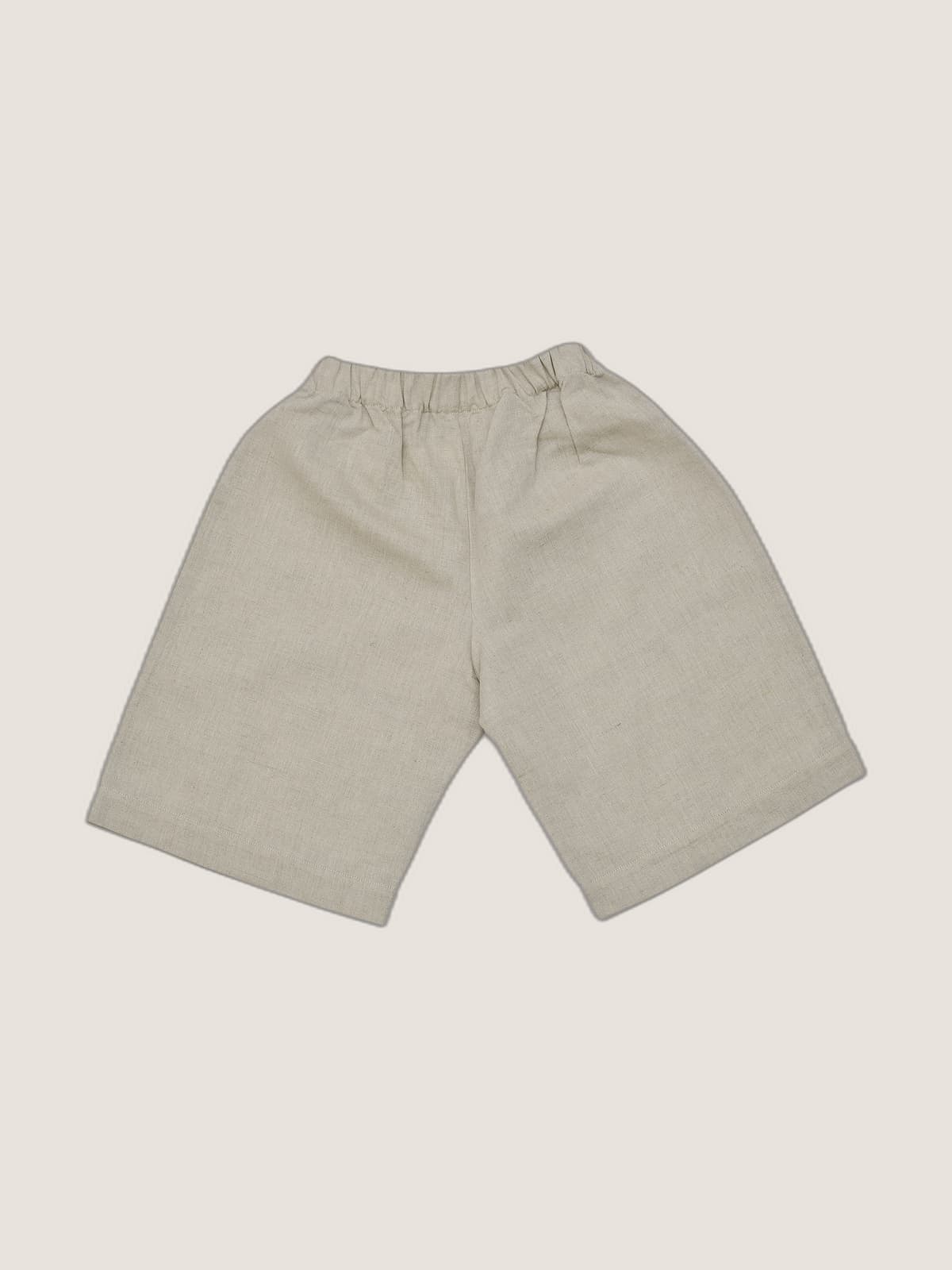 Pantaloncino Capri Ecru e lino naturale still life retro di Farway Milano - _AND3734-vertical-beige-centrato-zoom.jpg