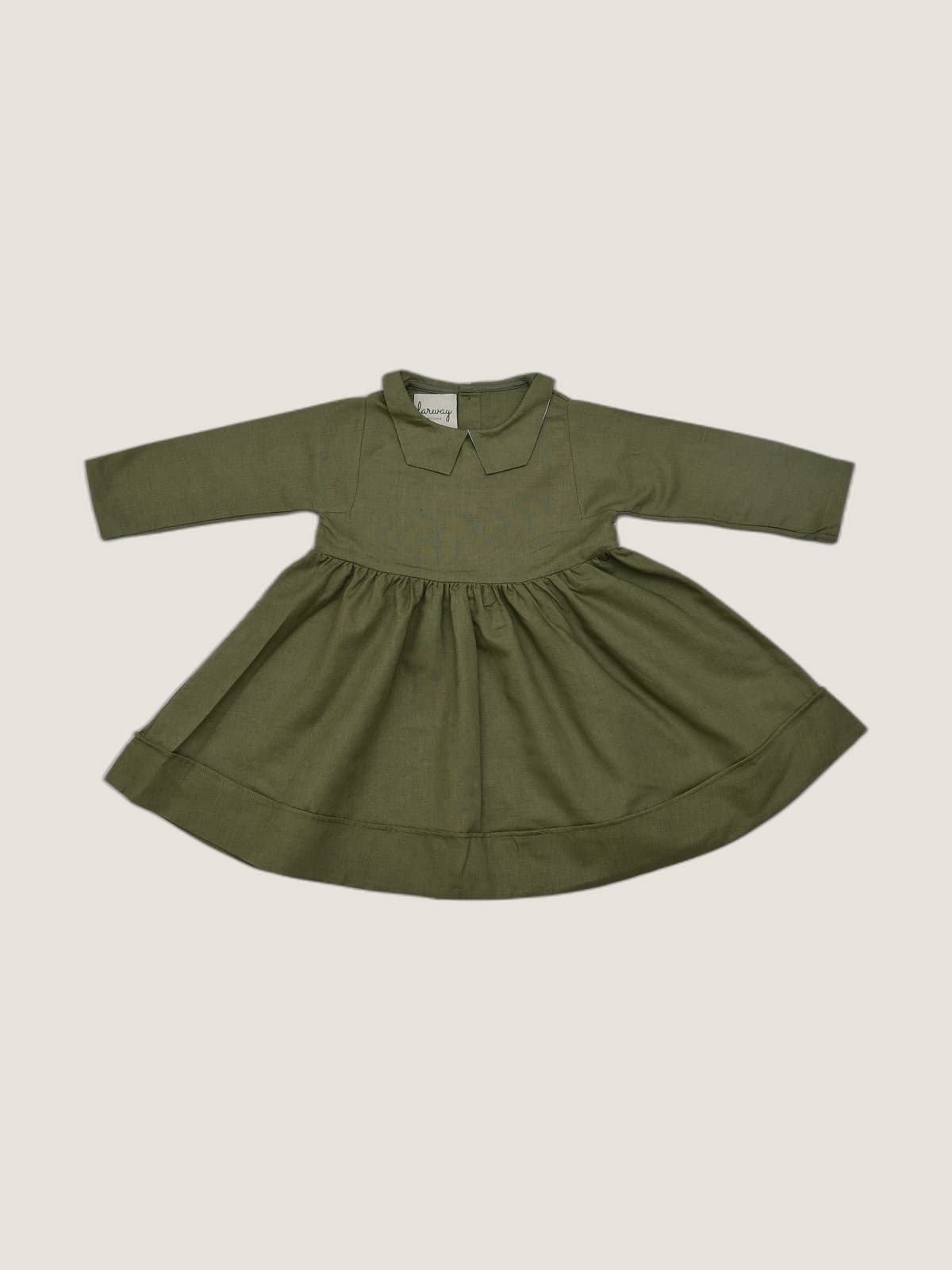 Abito Ariel Verde khaki e militare still life front di Farway Milano - _AND3766-vertical-beige-centrato-zoom.jpg