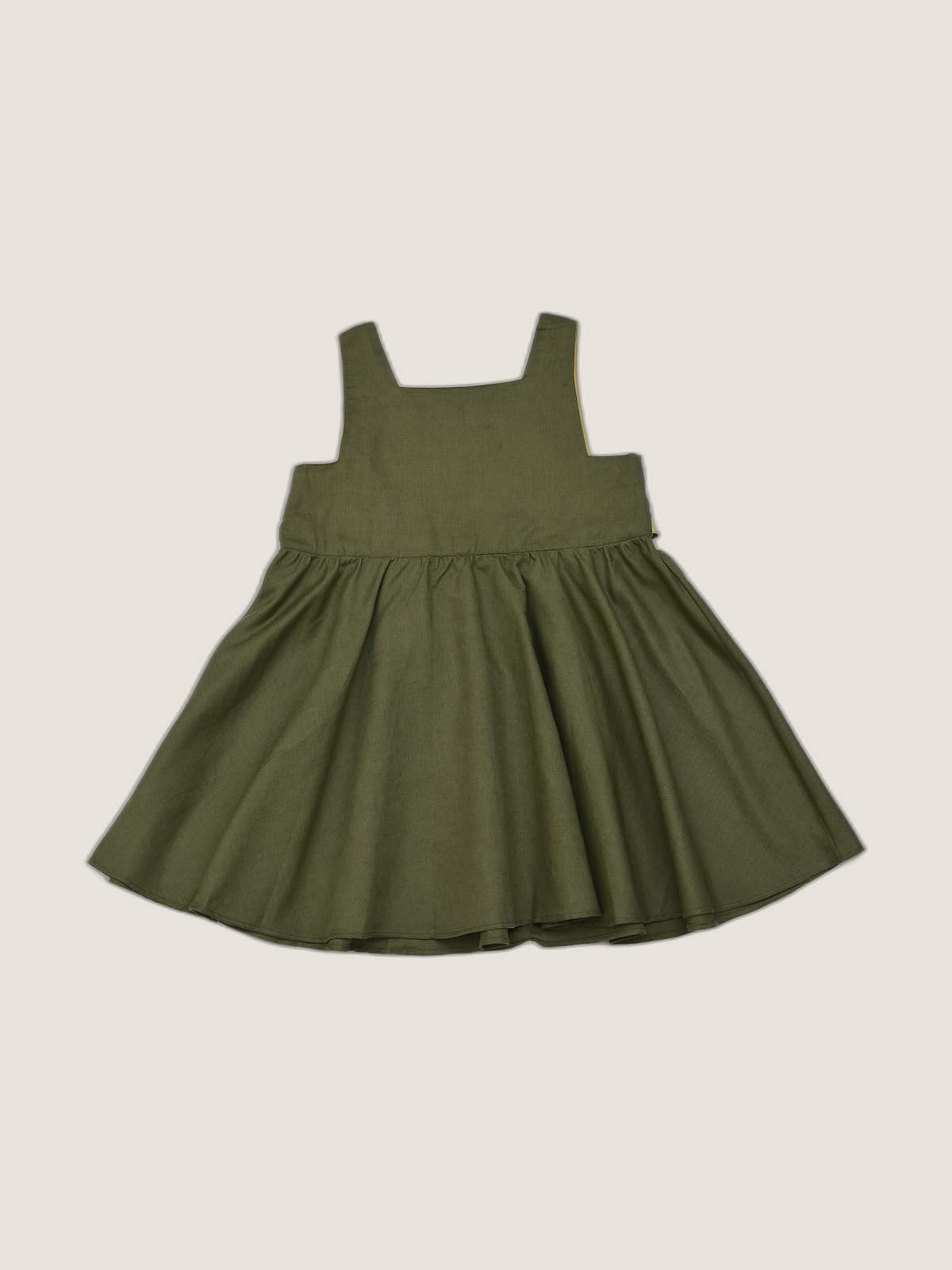Abito Charlotte smanicato in lino Verde khaki e militare still life front di Farway Milano - _AND3814-vertical-beige-centrato-zoom.jpg