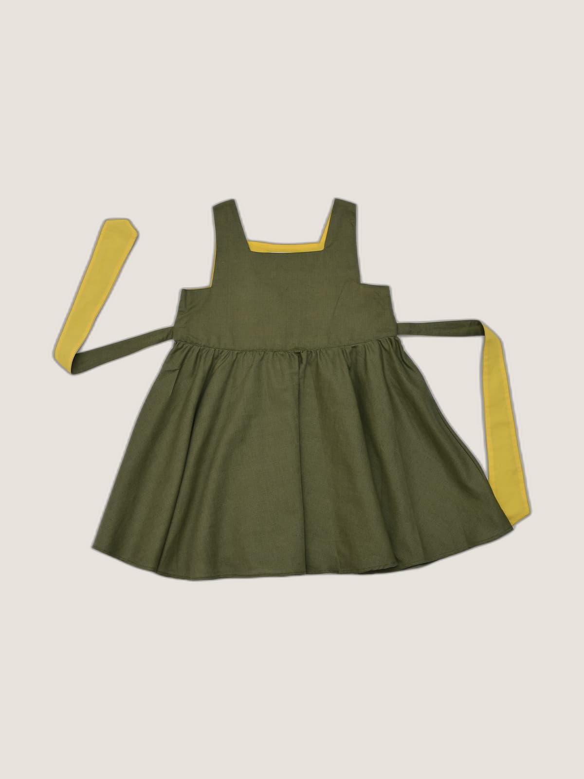 Abito Charlotte smanicato in lino Verde khaki e militare still life front di Farway Milano - _AND3816-vertical-beige-centrato-zoom.jpg