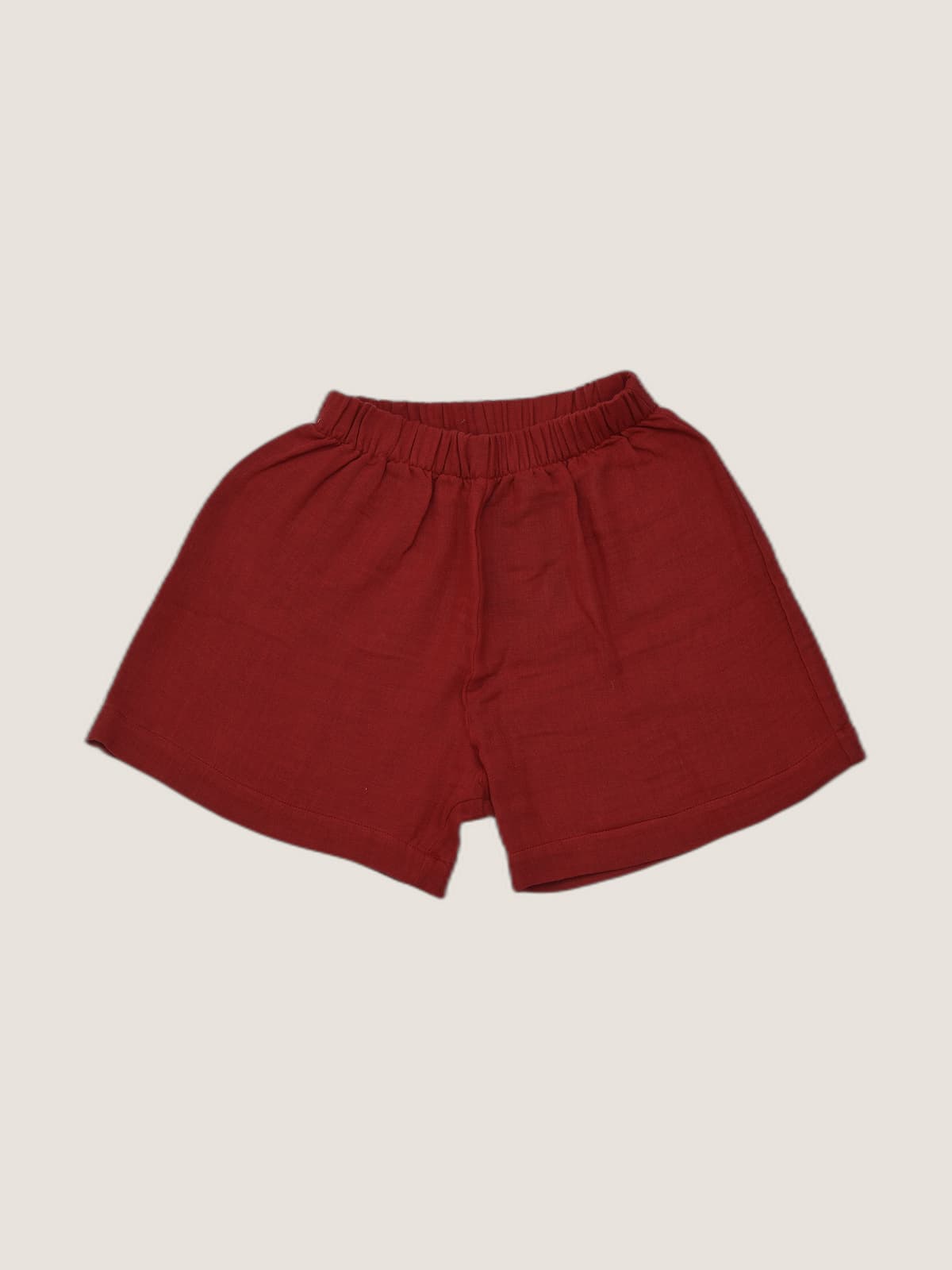 Pantaloncino svasato mussola Rosso e ciliegia still life front di Farway Milano - _AND3853-vertical-beige-centrato-zoom.jpg