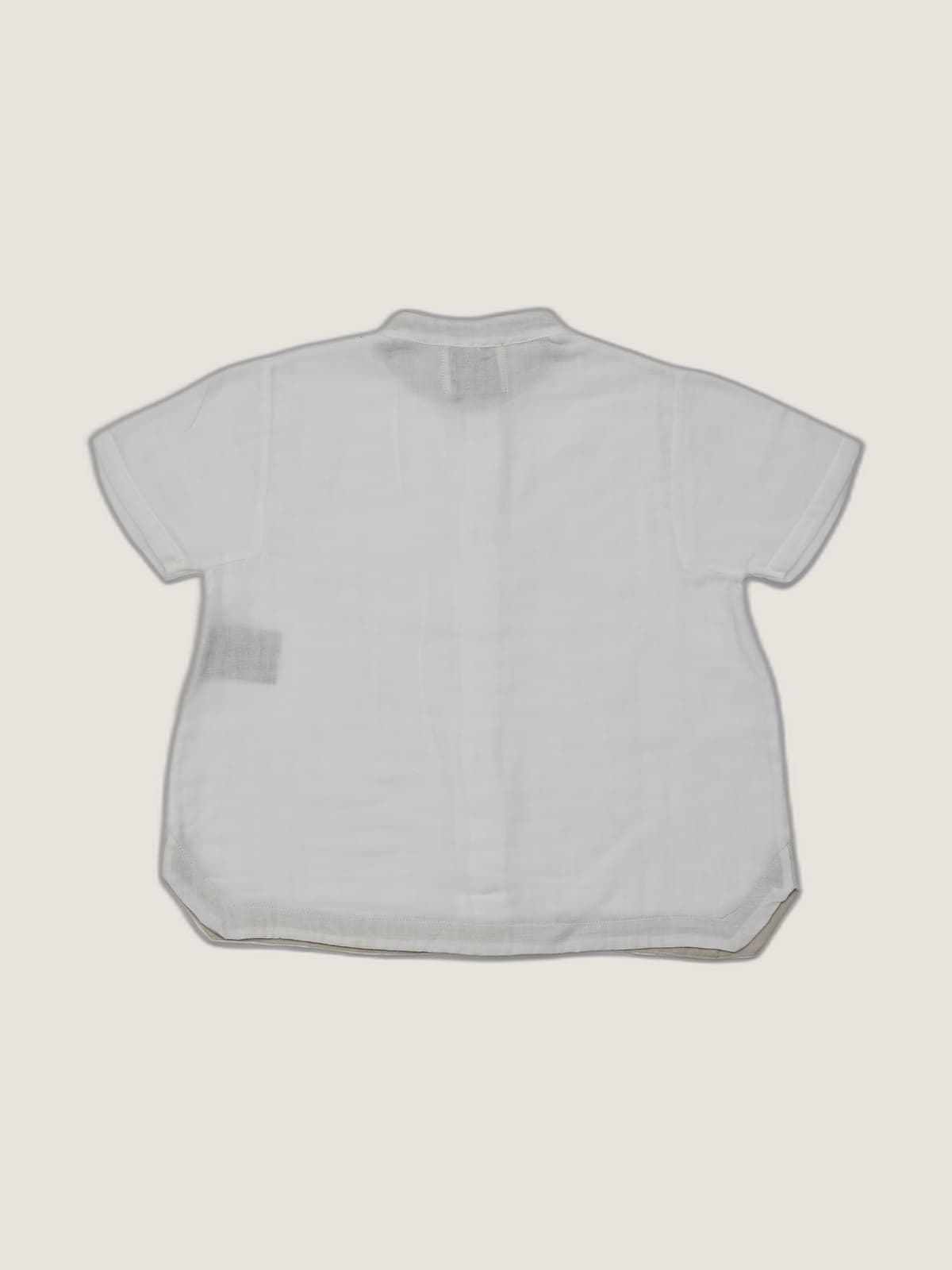 Camicia alla Coreana in Mussola Bianco puro still life retro di Farway Milano - _AND3880-vertical-beige-centrato-zoom.jpg