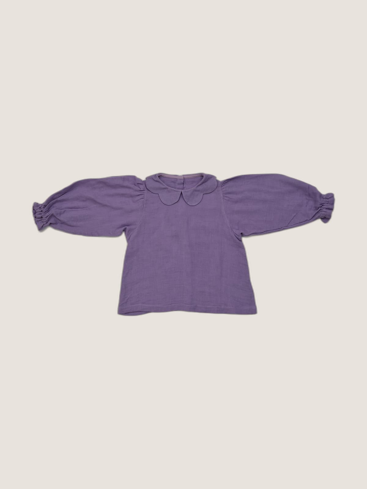 Camicia Masha manica lunga a sbuffo Lilla e lavanda still life front di Farway Milano - _AND3883-vertical-beige-centrato-zoom.jpg