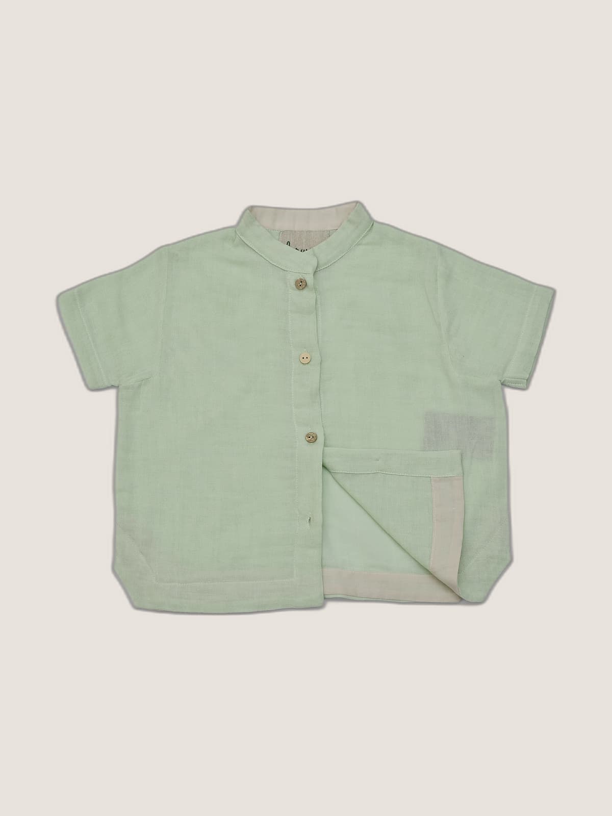 Camicia alla Coreana in Mussola Azzurro polvere e denim still life dettaglio di Farway Milano - _AND3887-vertical-beige-centrato-zoom.jpg
