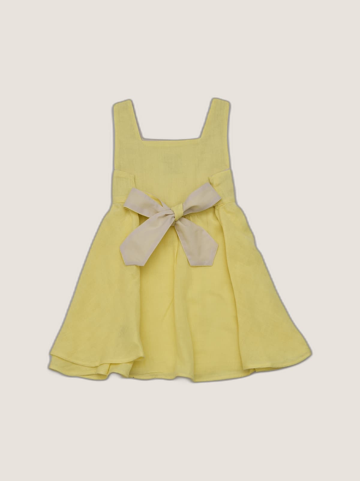 Abito Charlotte smanicato in mussola Giallo e ocra still life retro di Farway Milano - _AND3892-vertical-beige-centrato-zoom.jpg