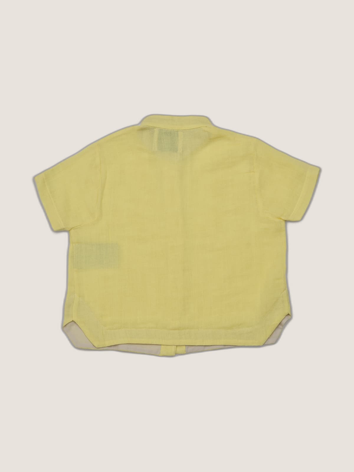 Camicia alla Coreana in Mussola Giallo e ocra still life retro di Farway Milano - _AND3896-vertical-beige-centrato-zoom.jpg