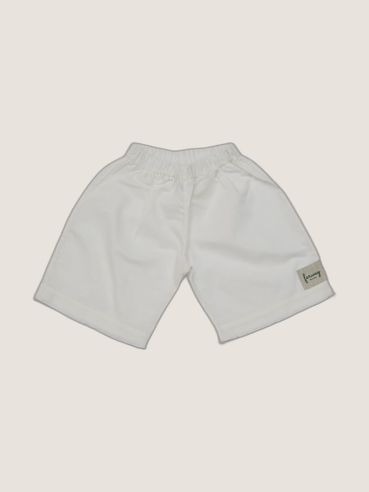 Pantaloncino Capri Panna e avorio still life front di Farway Milano - _AND3909-vertical-beige-centrato-zoom.jpg
