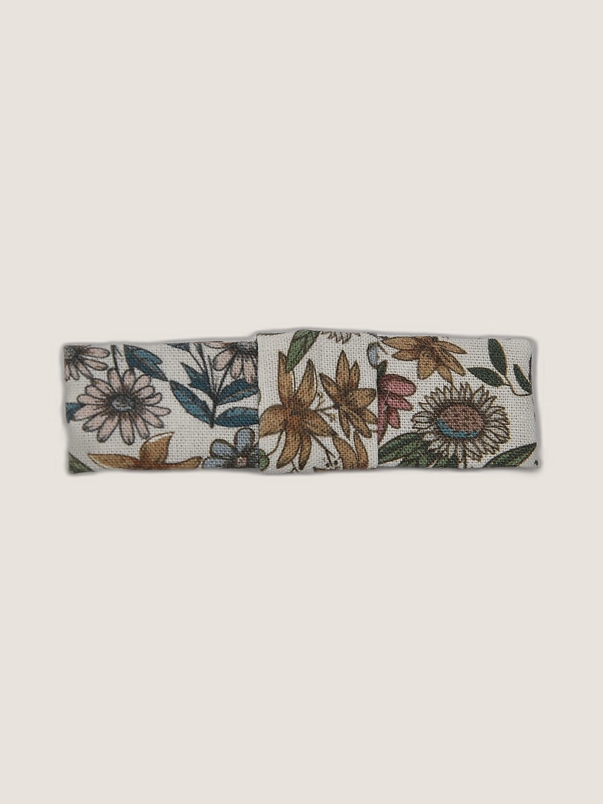 Fermaglio Flower still life front di Farway Milano - _AND3947-vertical-beige-centrato-zoom.jpg