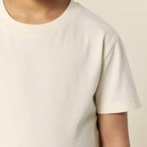T-shirt Bimbi Classica in Cotone Organico Giallo e burro still life dettaglio 2 di Farway Milano