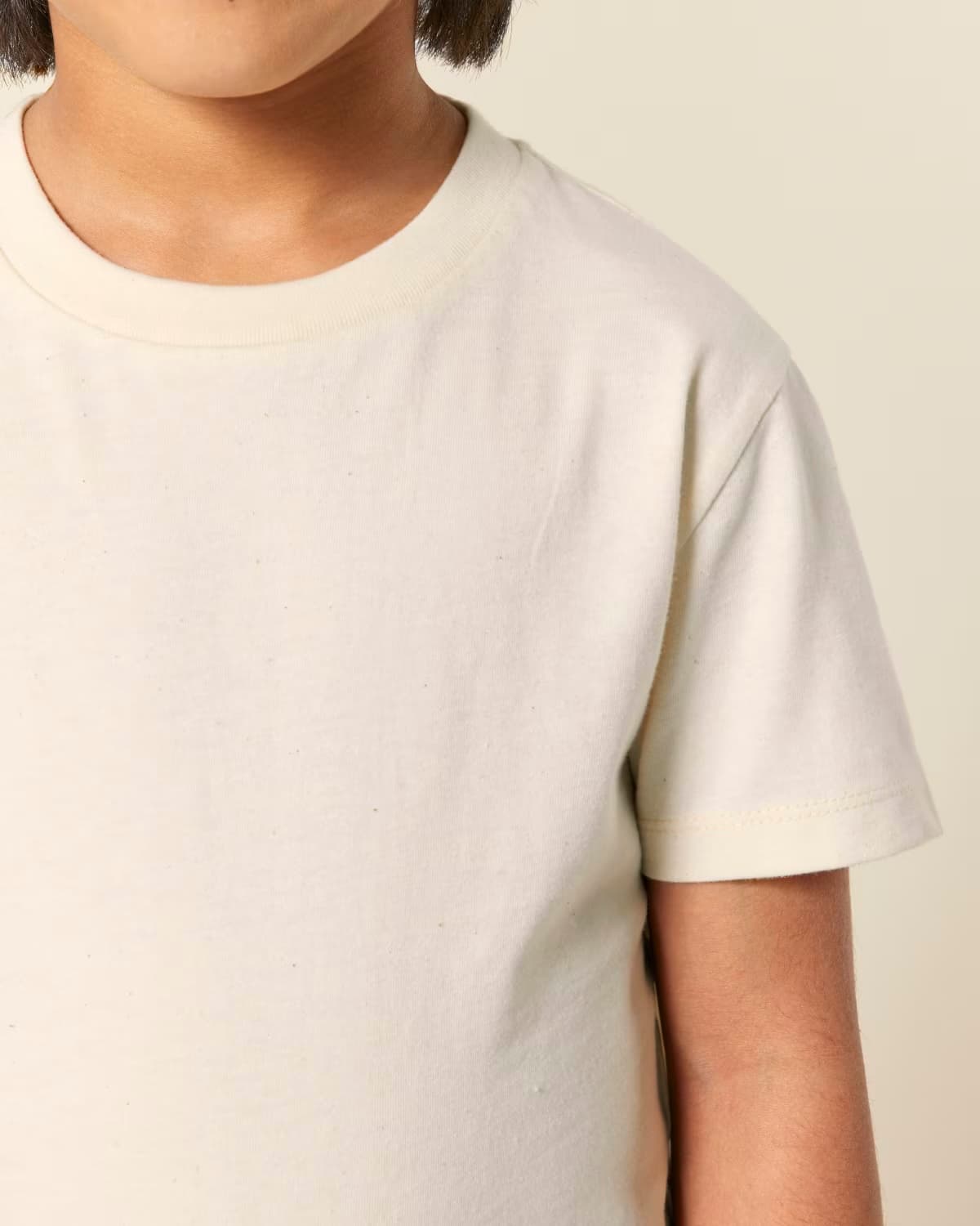 T-shirt Bimbi Classica in Cotone Organico Giallo e burro still life dettaglio 2 di Farway Milano