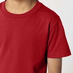 T-shirt Bimbi Classica in Cotone Organico Rosso e ciliegia still life dettaglio di Farway Milano