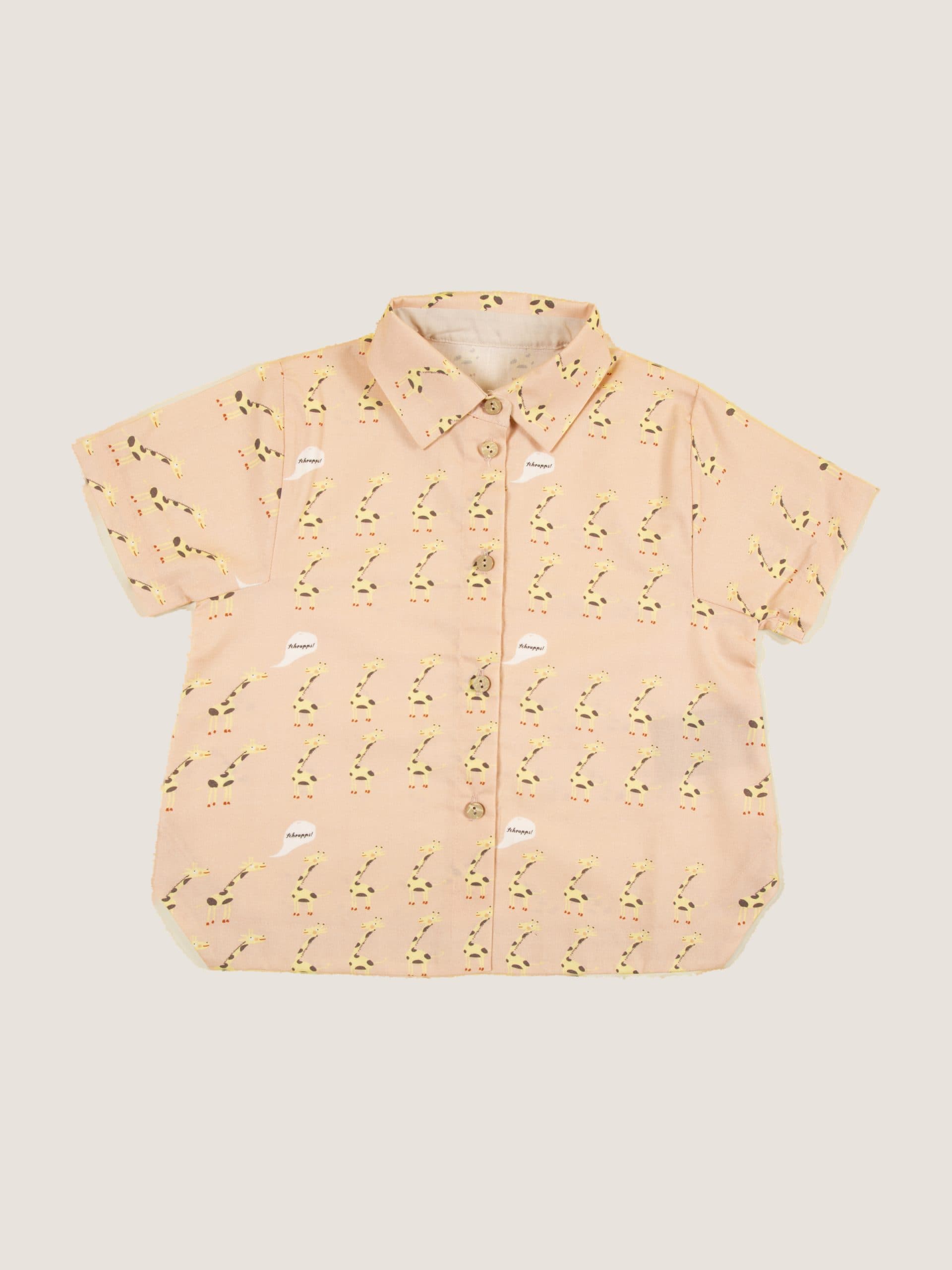 Camicia manica corta Giraffe Fantasie: animali still life front di Farway Milano - camicia_giraffe-dav_-vertical-beige.jpg