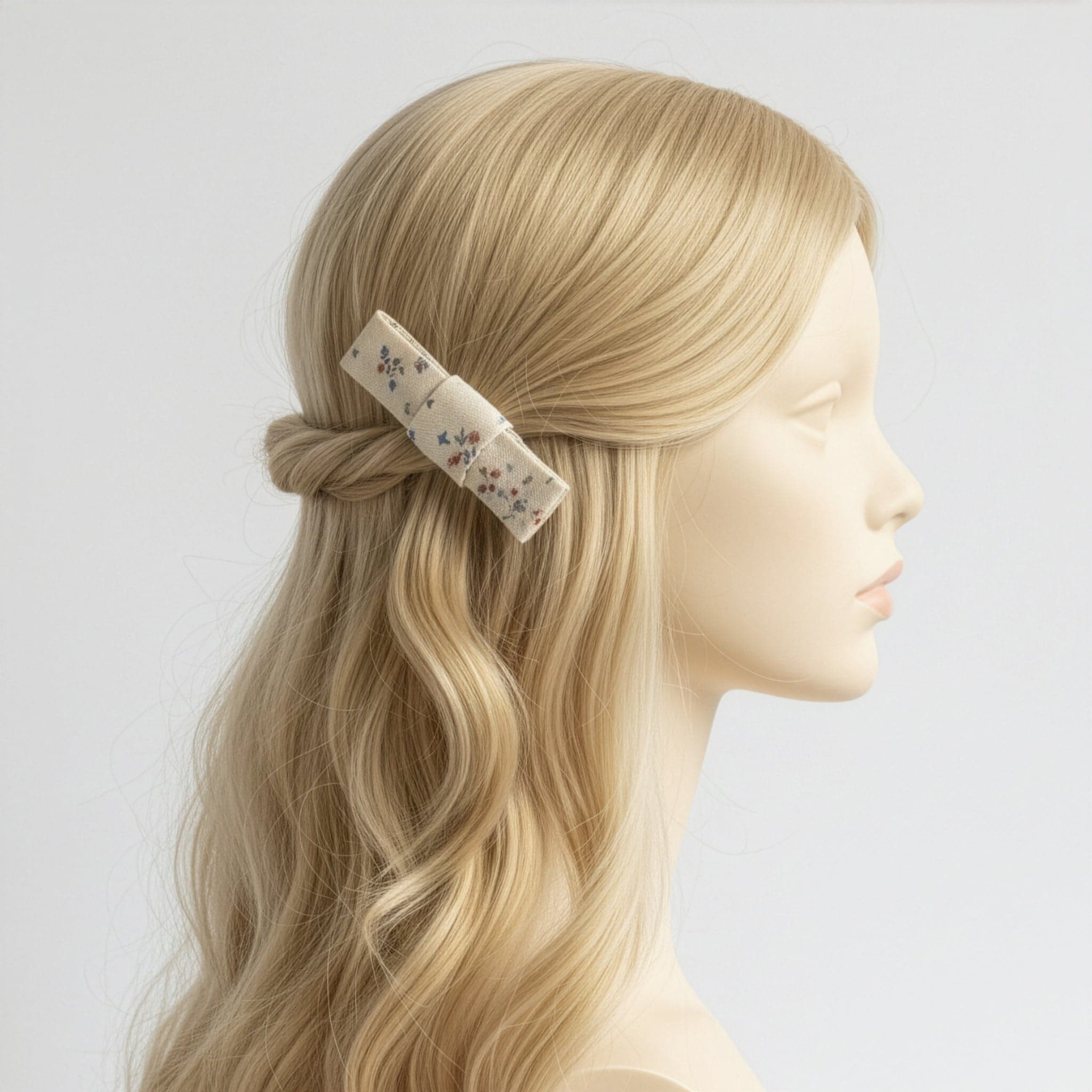 fermaglio-ecru-on-blonde-wig.jpg