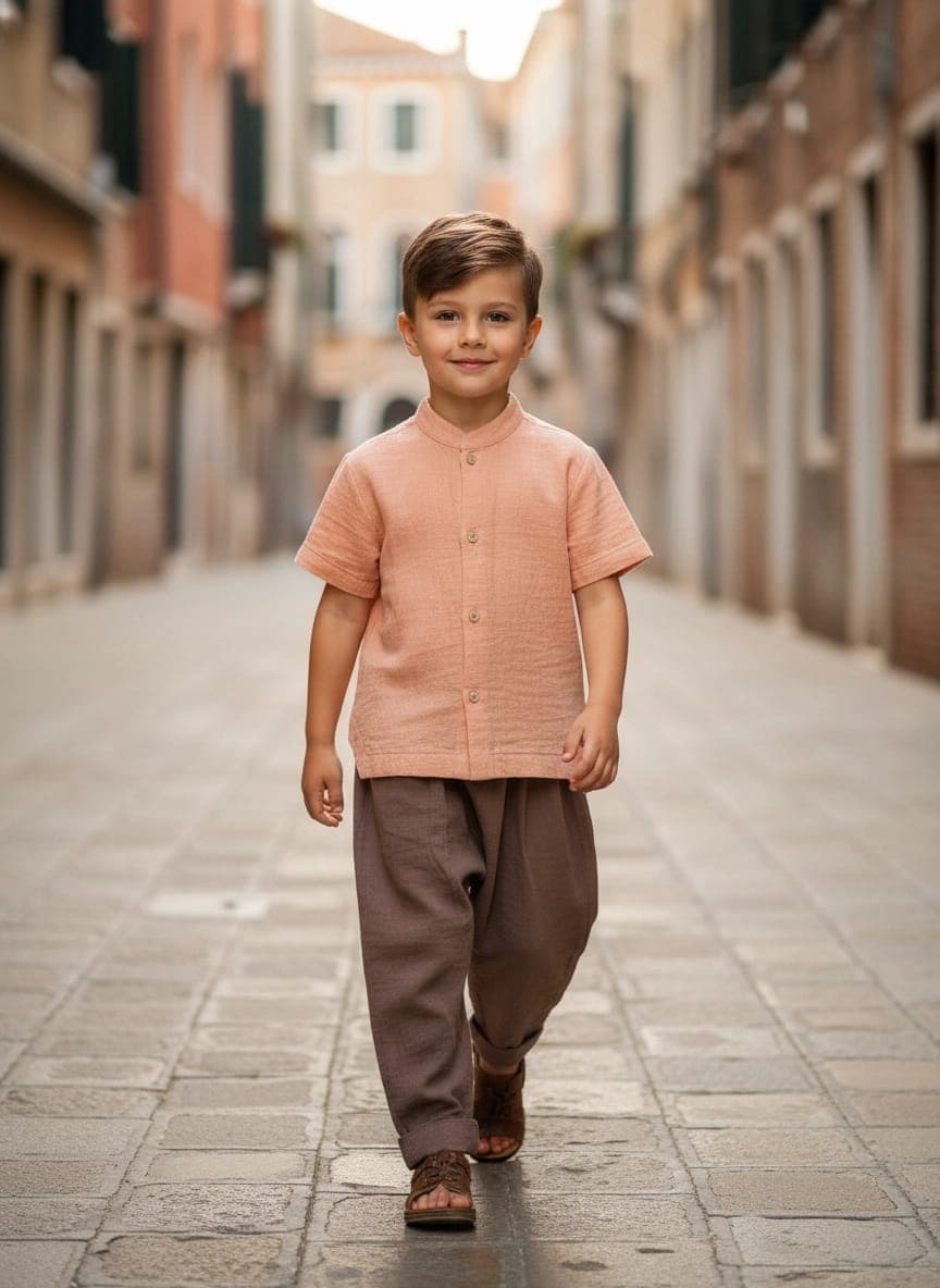Camicia alla Coreana in Mussola Rosa pastello e antico Passeggiata con mamma e papa di Farway Milano