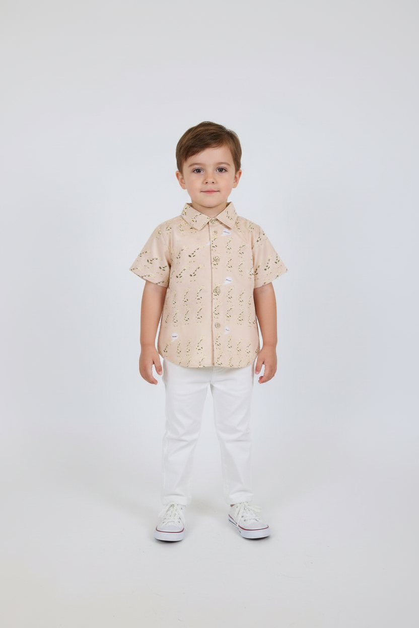 Bambino in studio con Camicia Giraffe